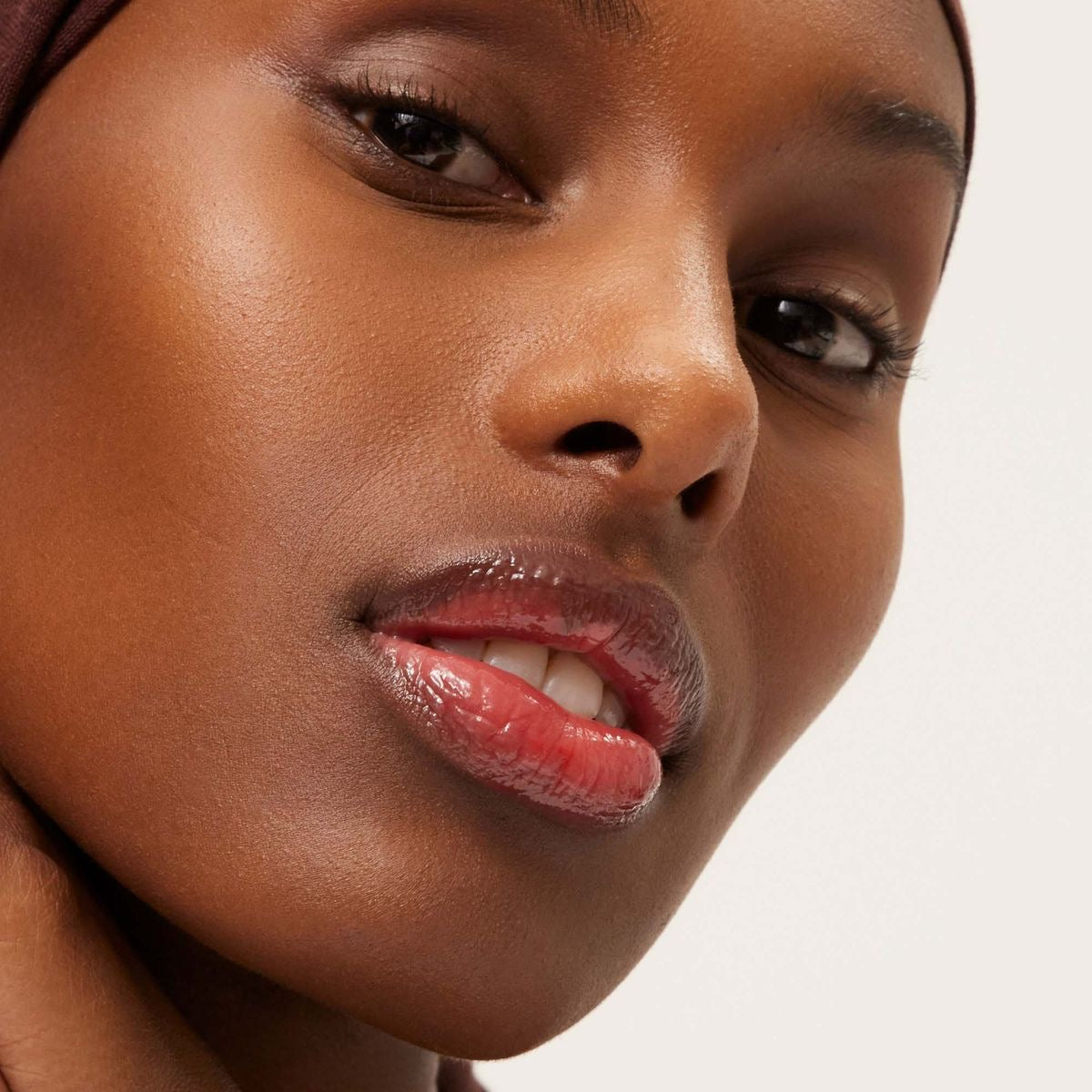 Velvet Matte Foundation - Soft Almond (L2)